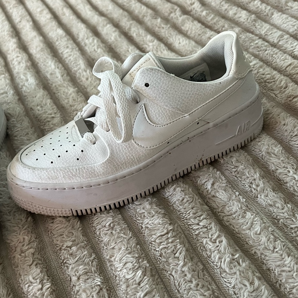Platform NIKE Air Force 1’s - Picture 7 of 7